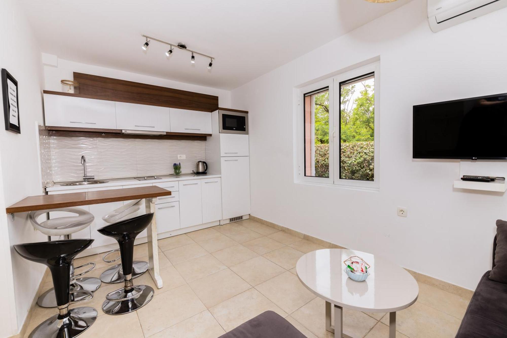 Paunovic Apartments Tivat Exterior photo