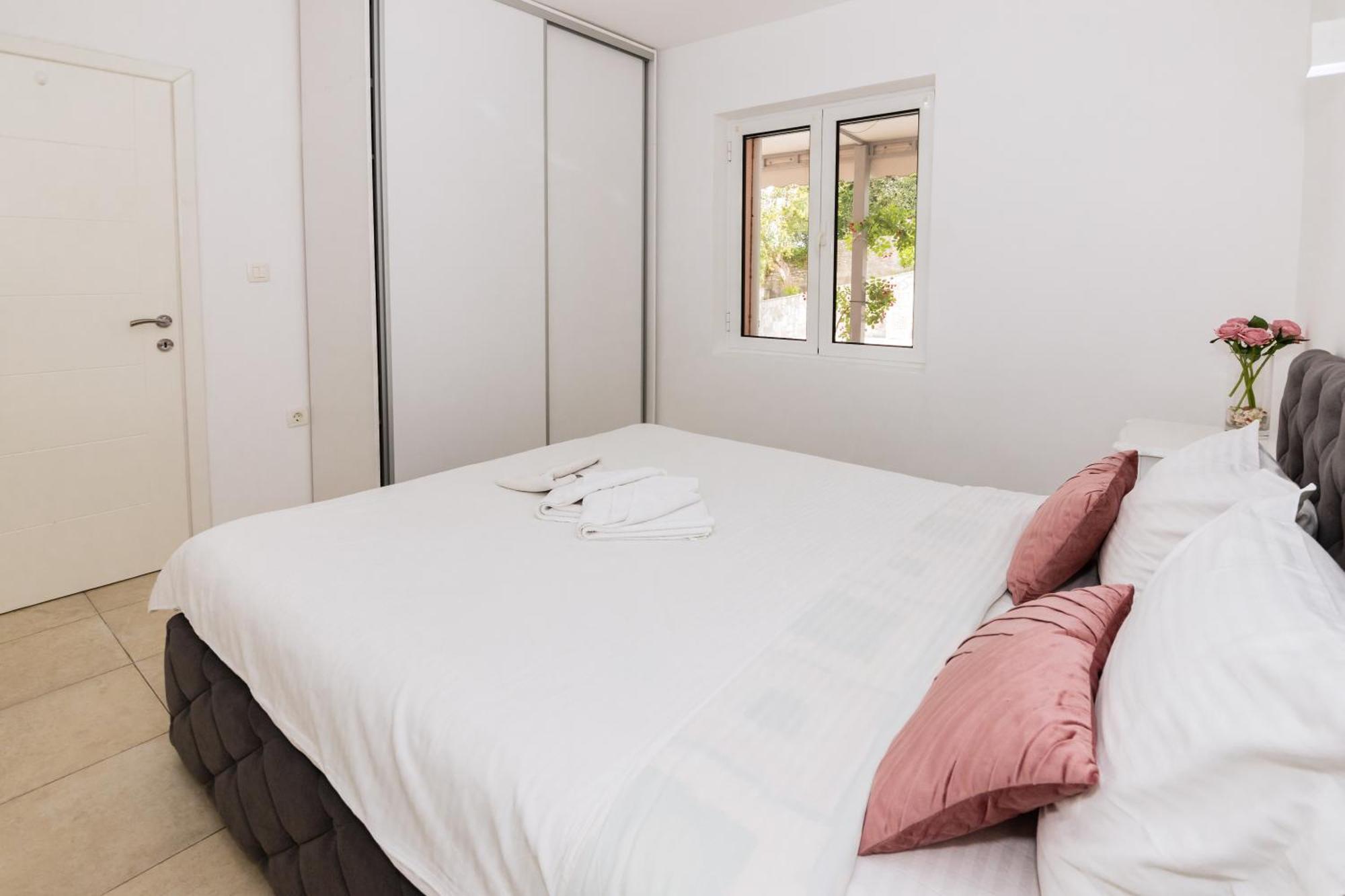 Paunovic Apartments Tivat Exterior photo